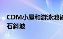 CDM小屋和游泳池被切割成墨西哥海岸的岩石斜坡