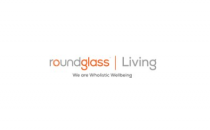 在RoundGlass Living的全天活动中与世界上最好的老师一起冥想